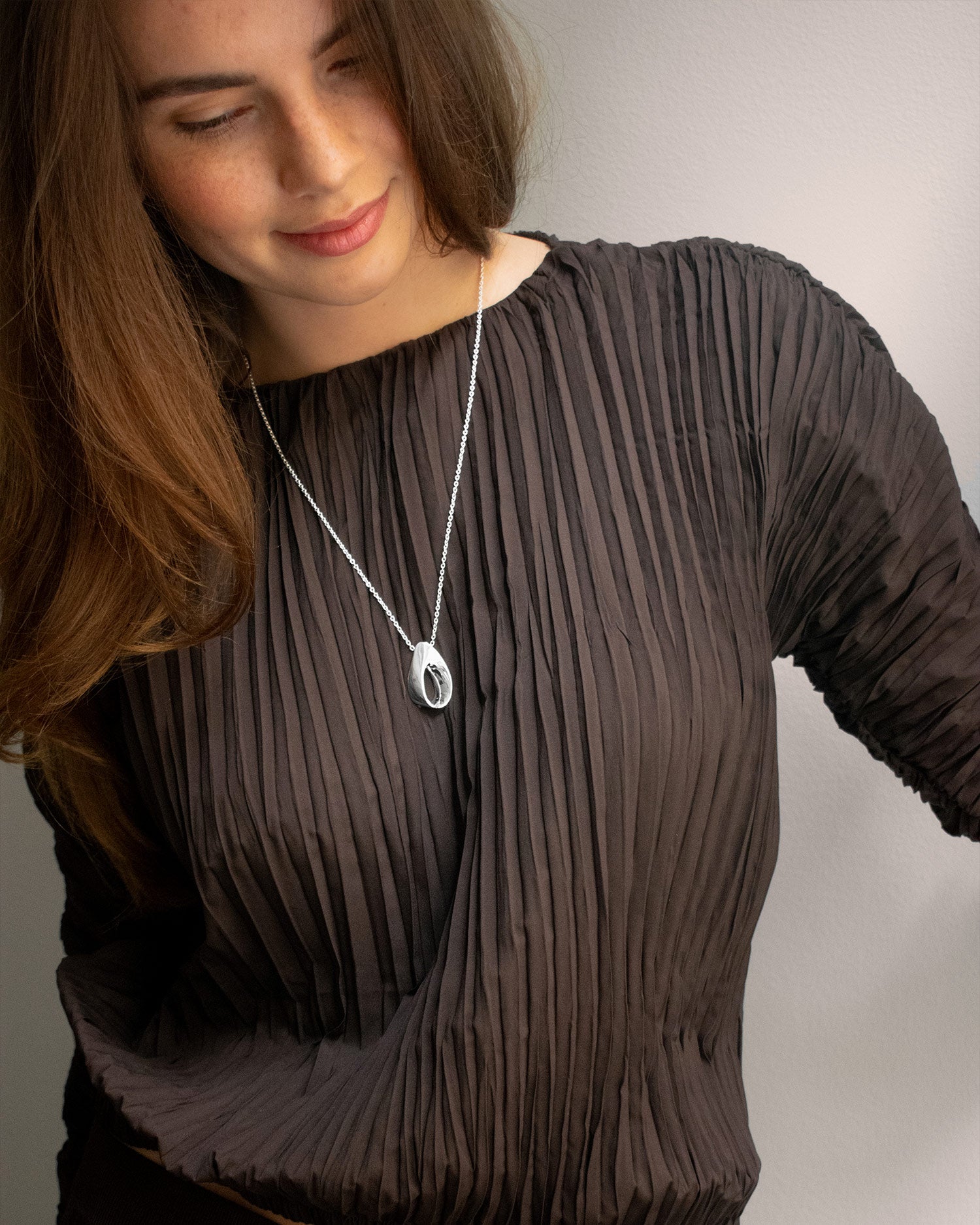 Aqua swirl necklace silver