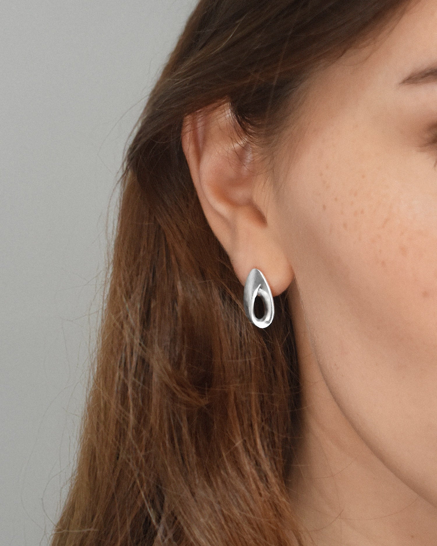 Aqua swirl small studs silver