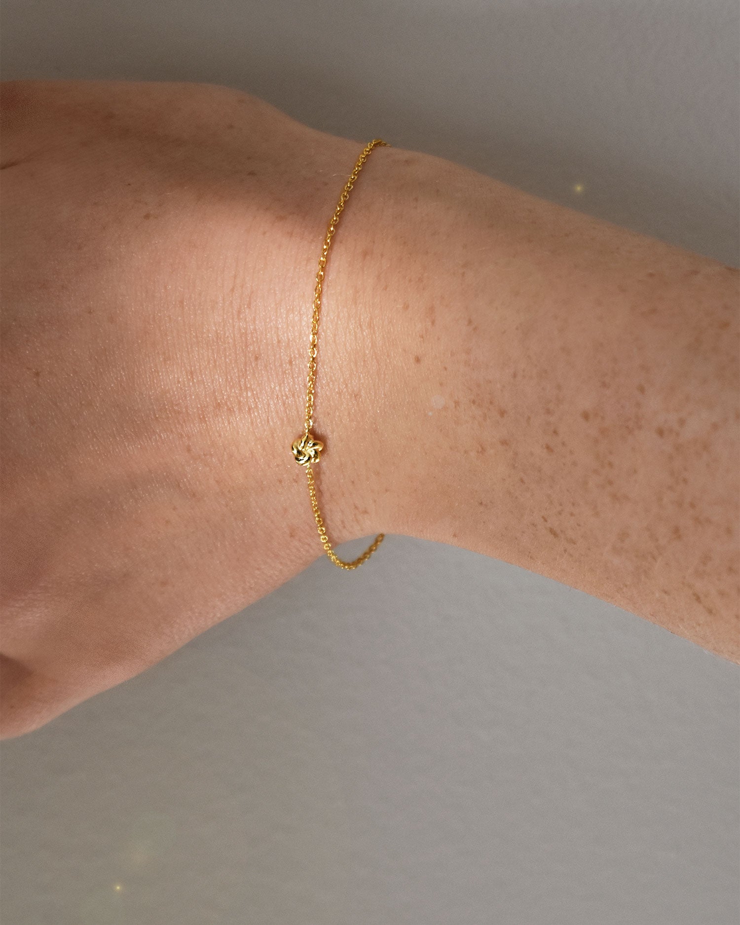 Empower drop bracelet gold