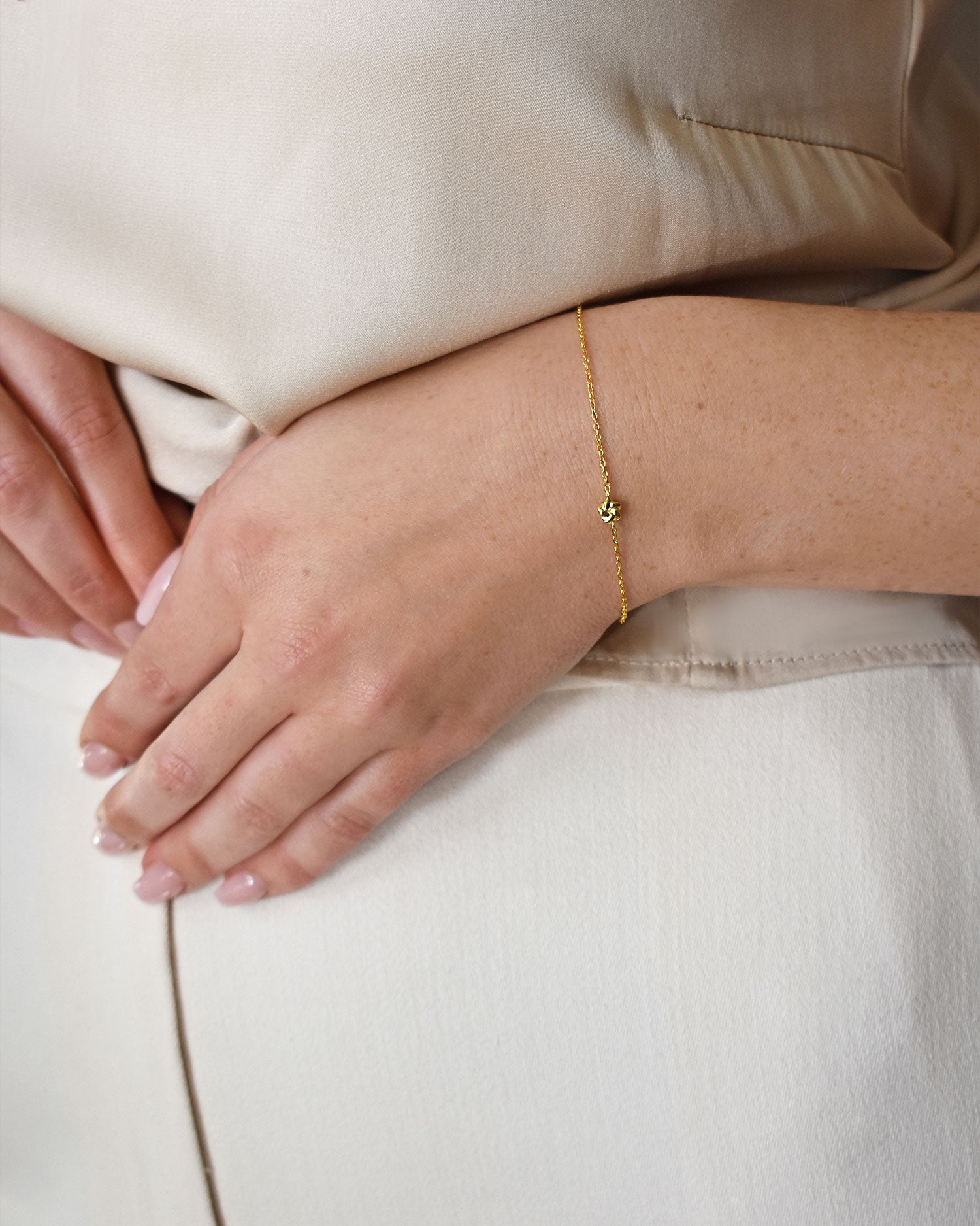 Empower drop bracelet gold