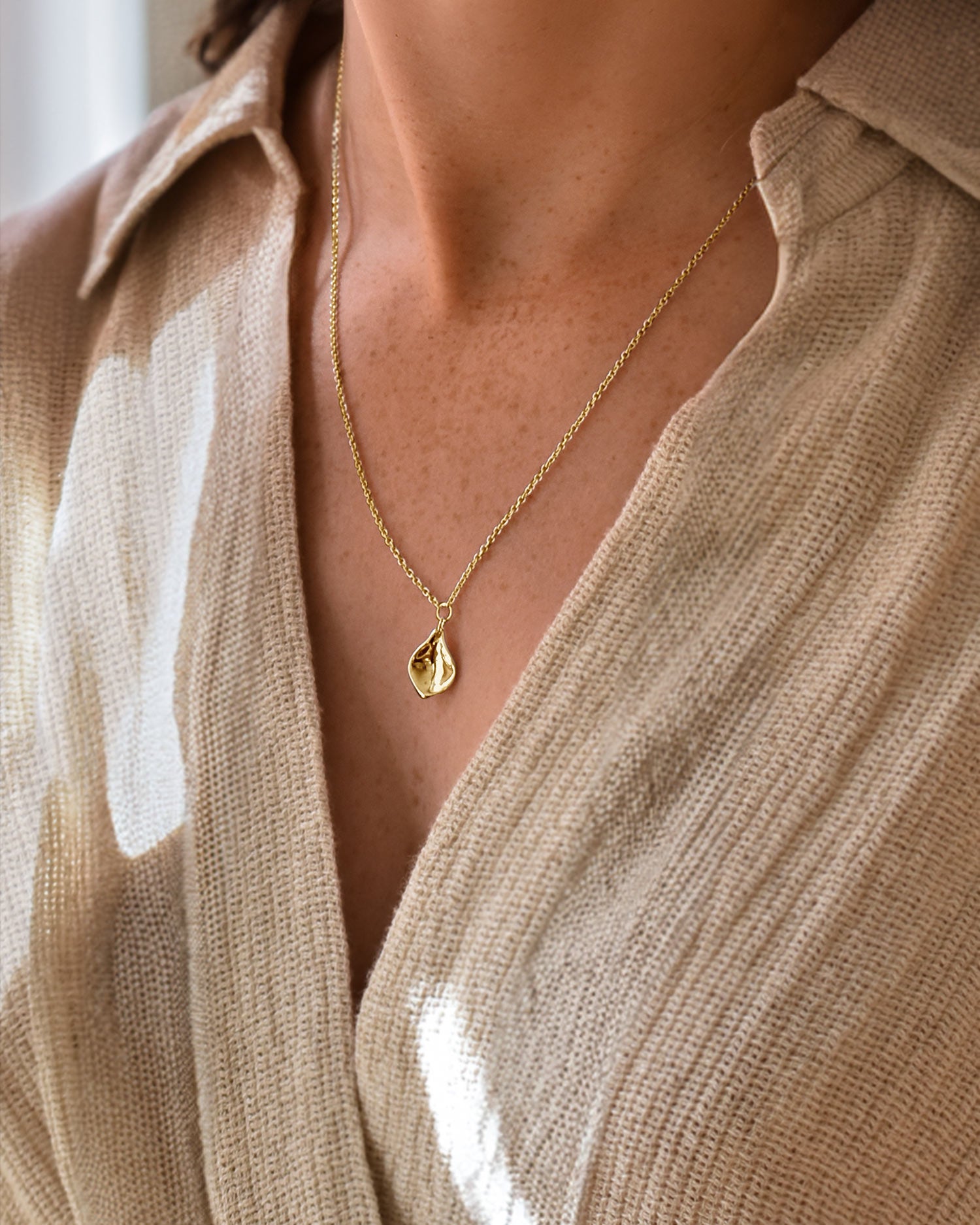 Gaias Grace single necklace gold