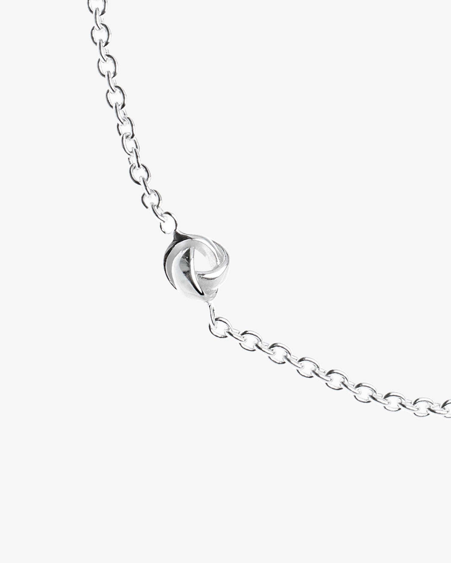 Le Knot flat drop bracelet silver