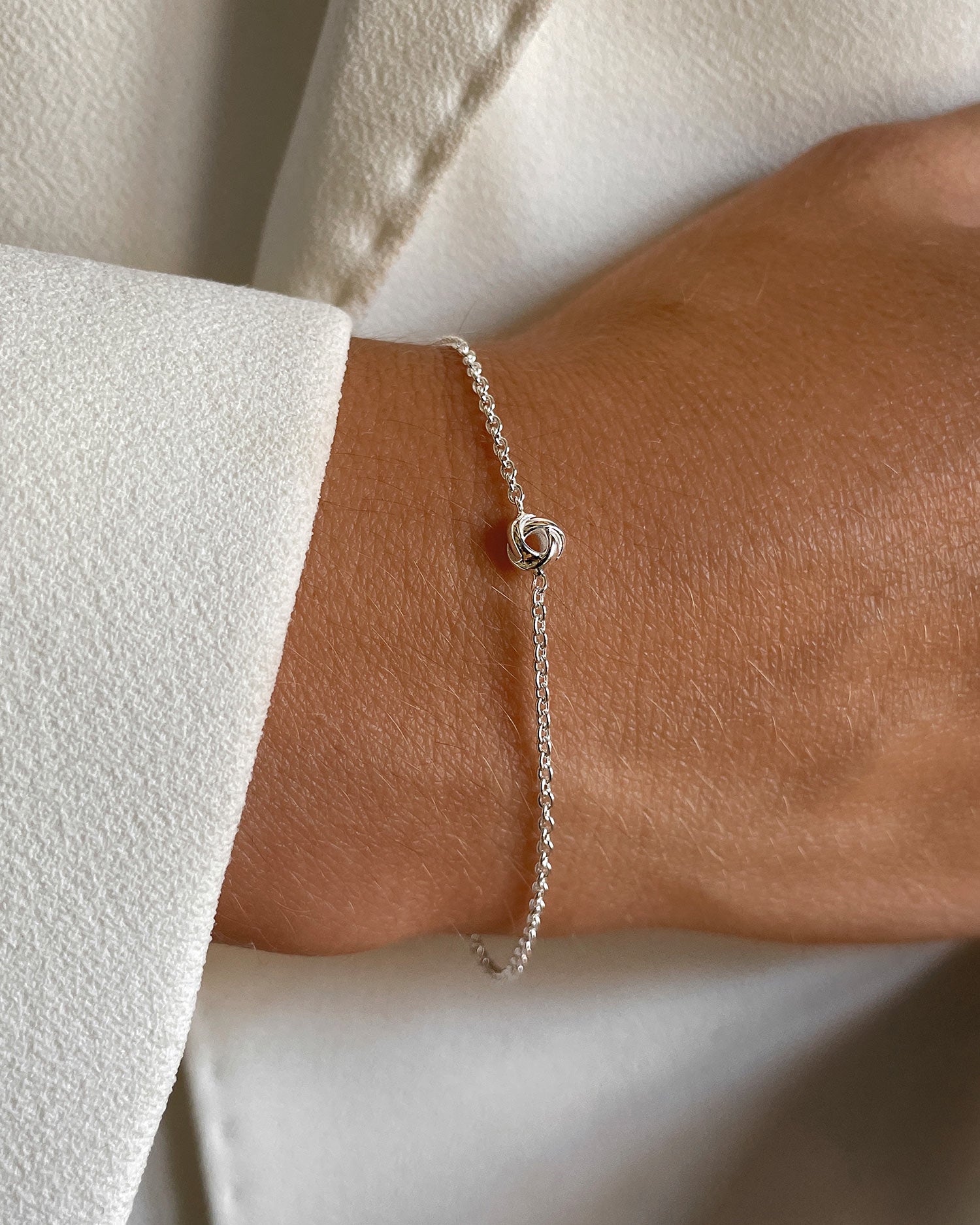 Le Knot flat drop bracelet silver