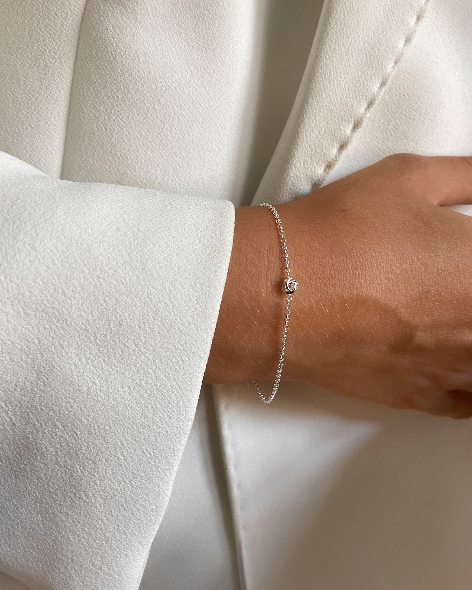 Le Knot flat drop bracelet silver