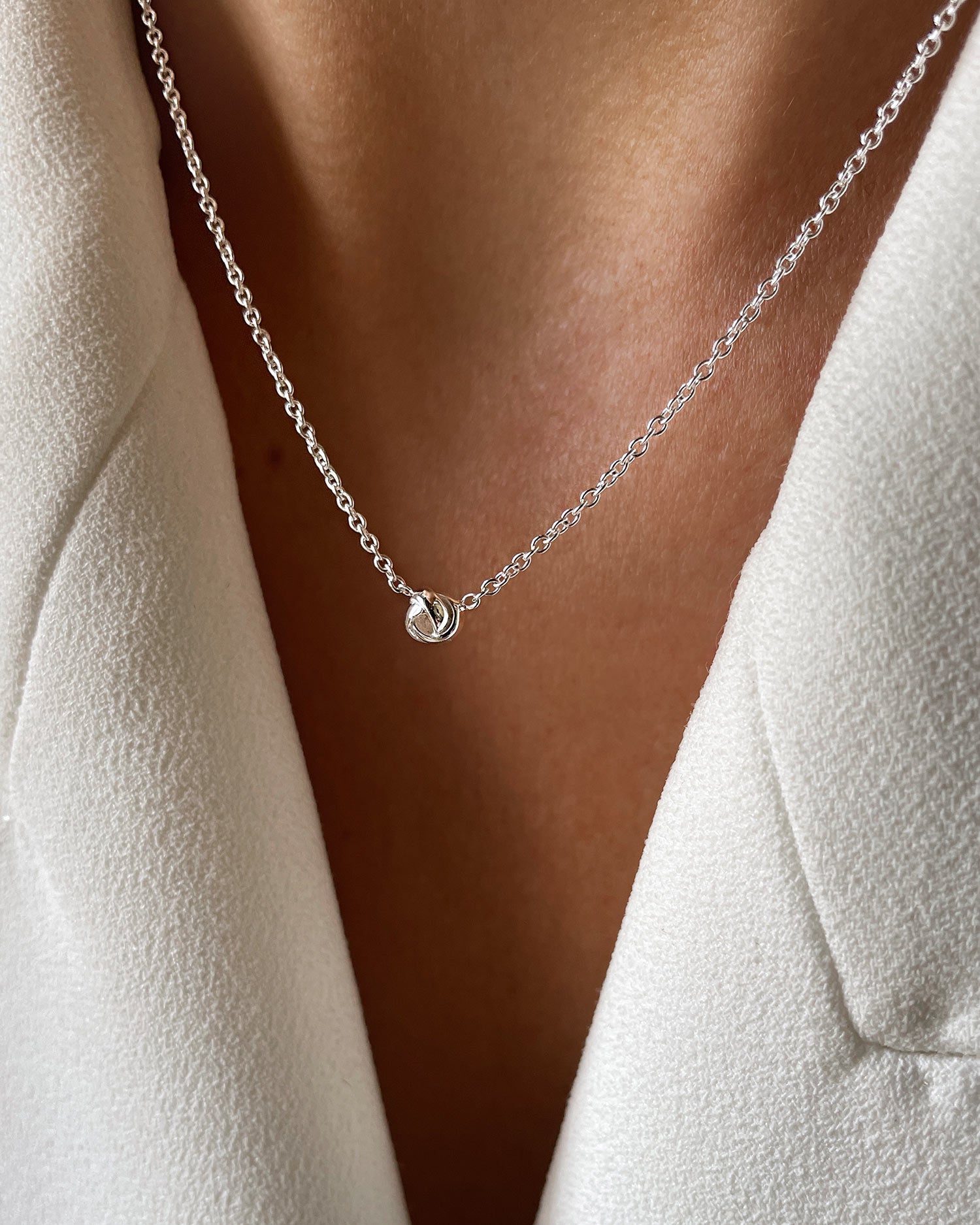 Le Knot flat drop necklace silver