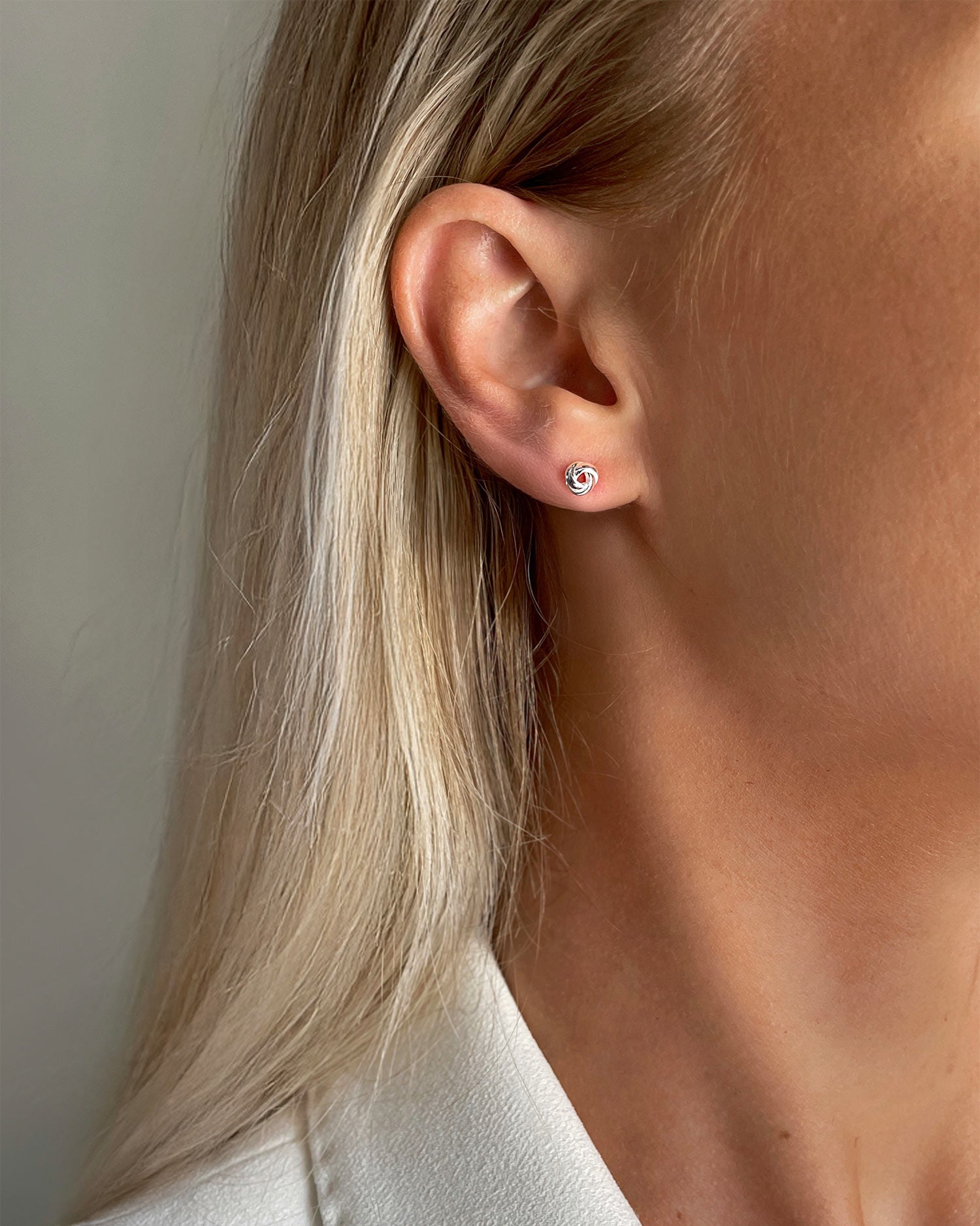 Le Knot flat drop studs silver
