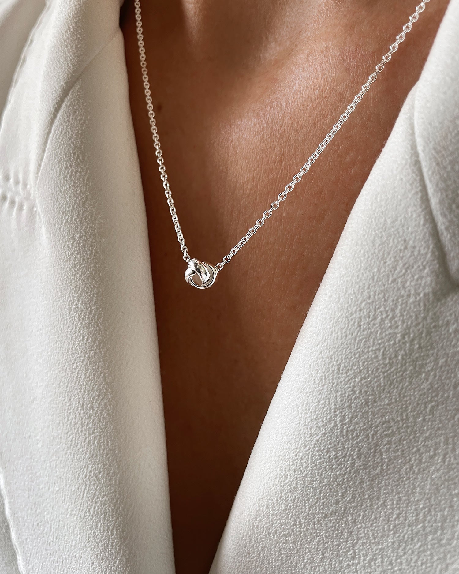 Le Knot flat necklace silver
