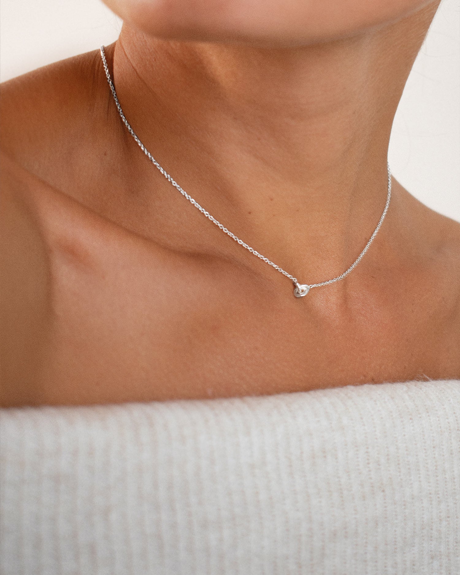 Le Knot drop necklace silver
