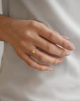 Le Knot drop ring gold