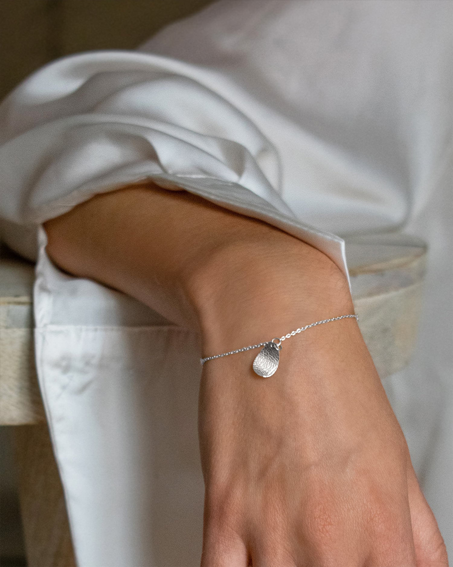 Leaf drop bracelet silver
