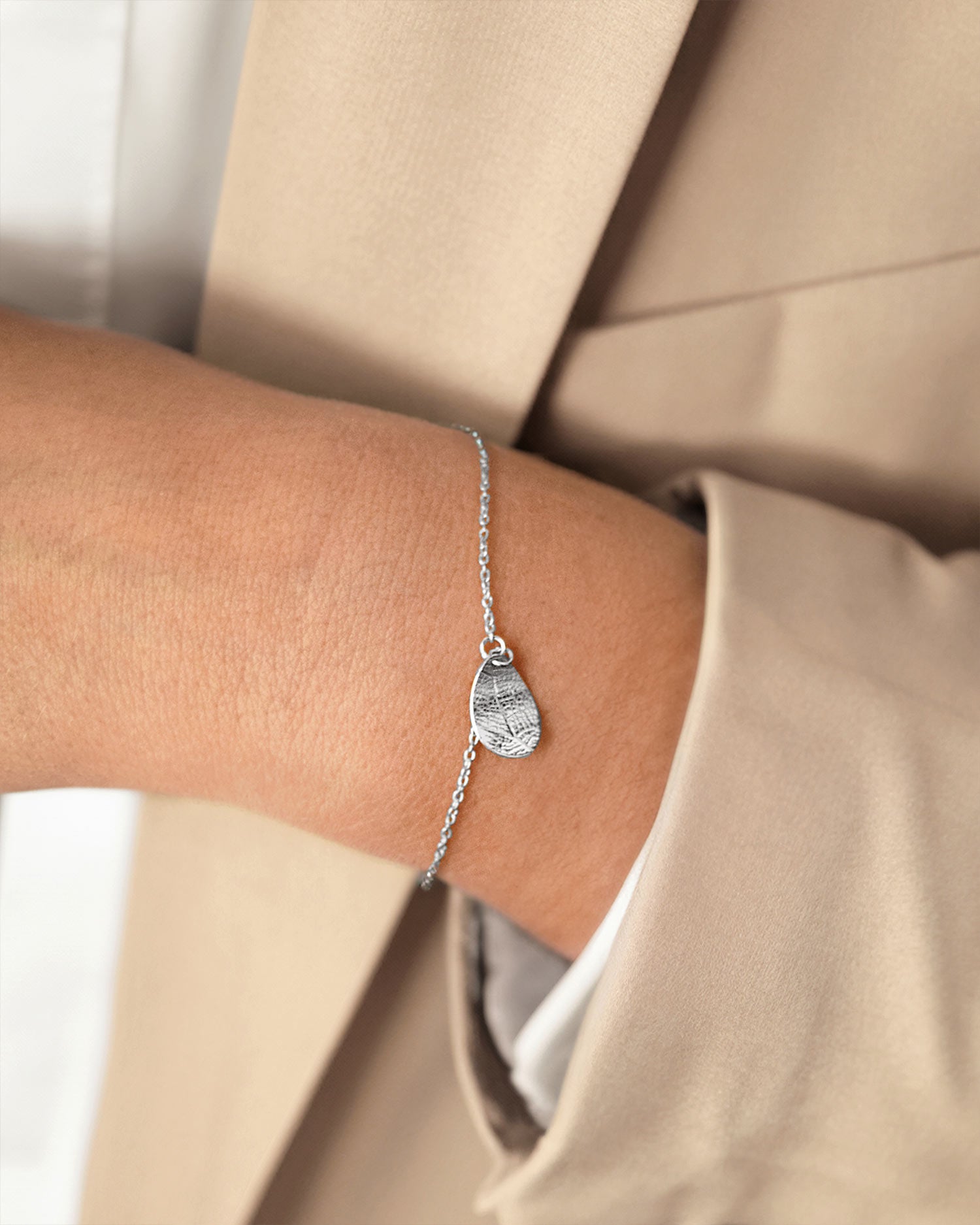 Leaf drop bracelet silver
