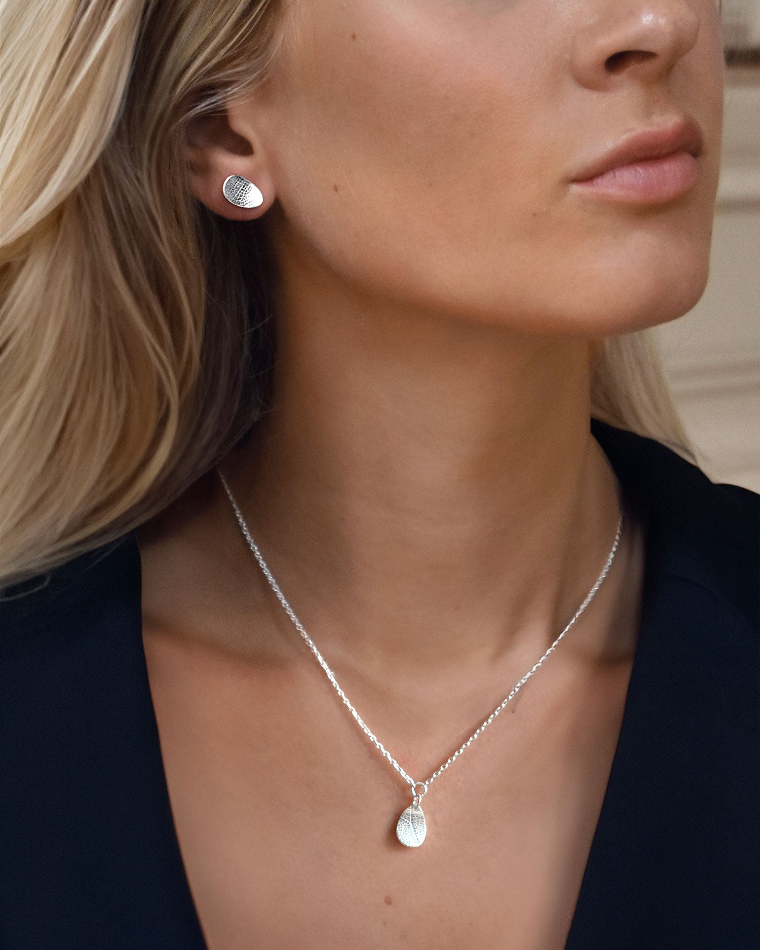 Leaf drop necklace silver