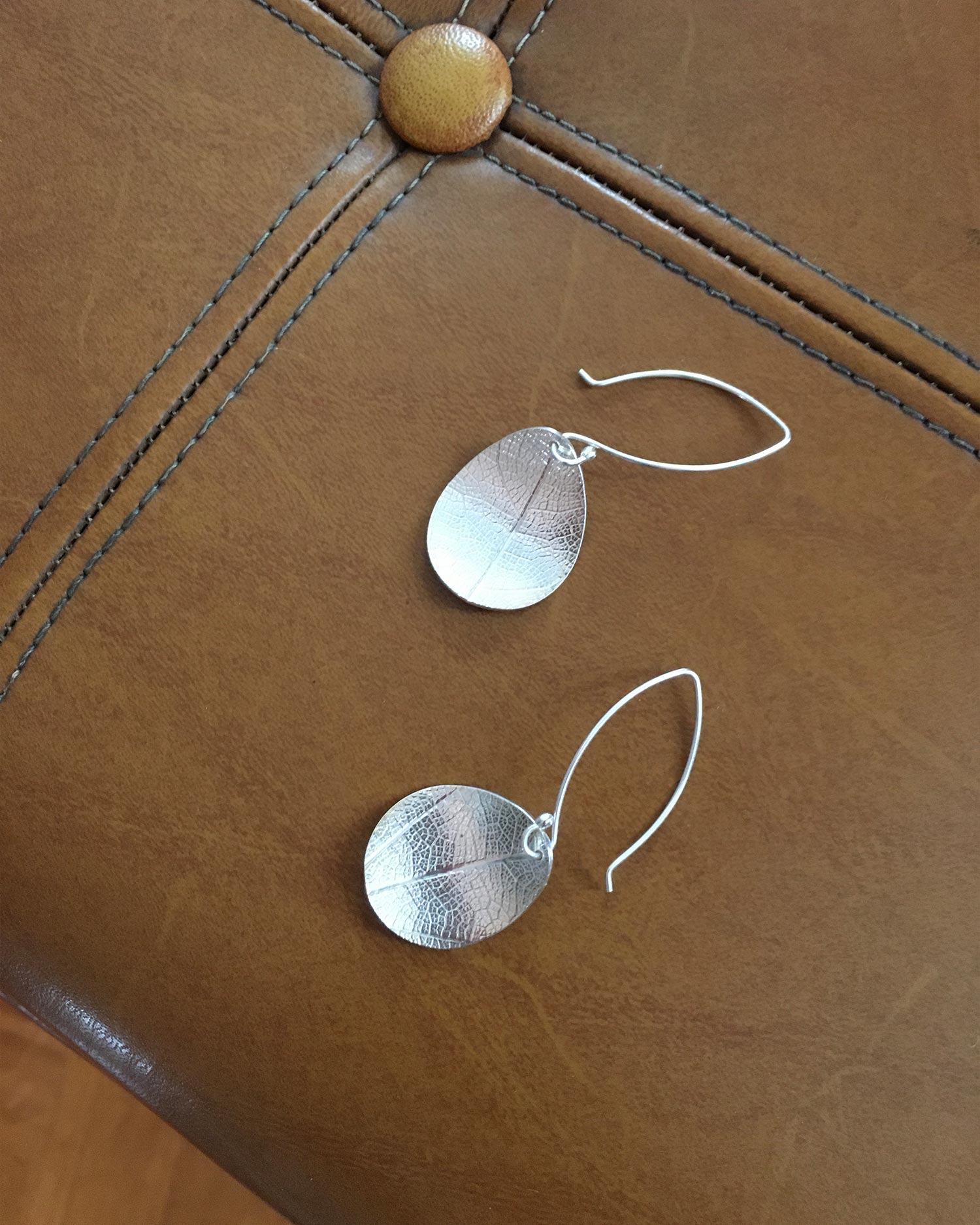 Leaf small earrings silver