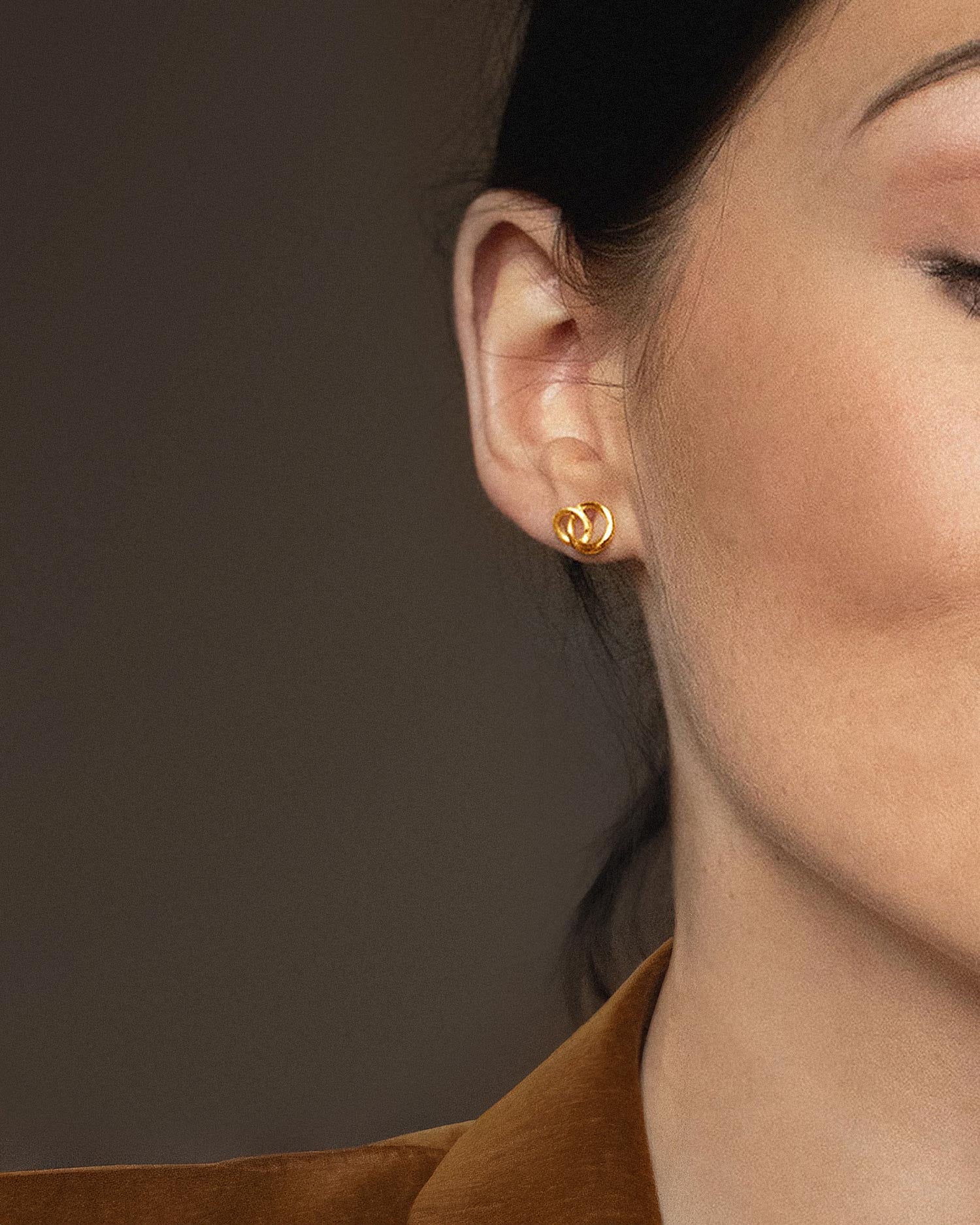 Les Amis drop studs gold