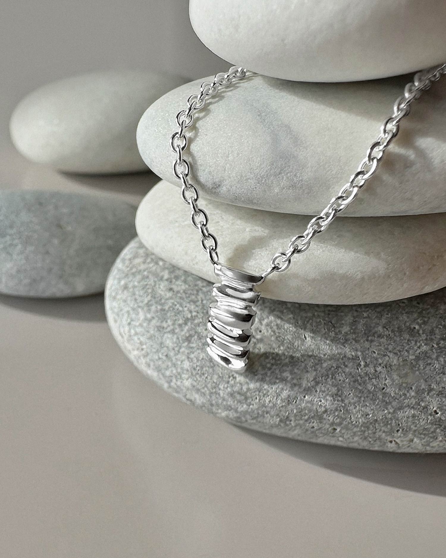 Les Roches drop necklace silver