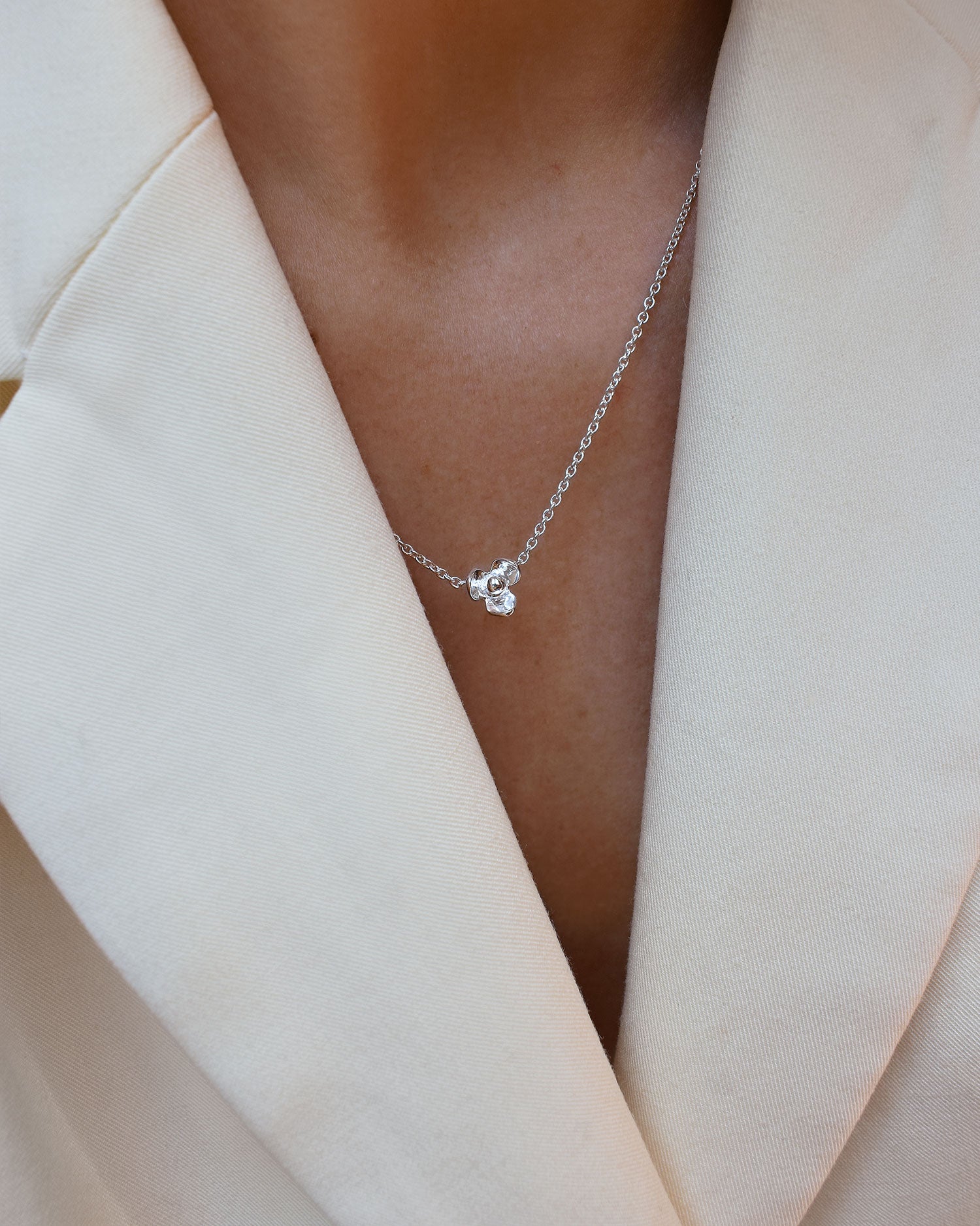 Lotus necklace silver