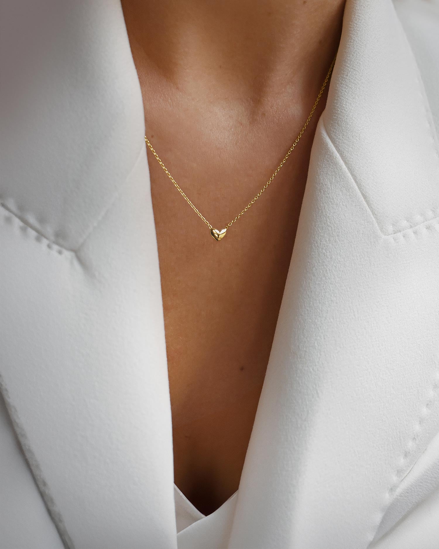 Loving Heart medium single necklace gold
