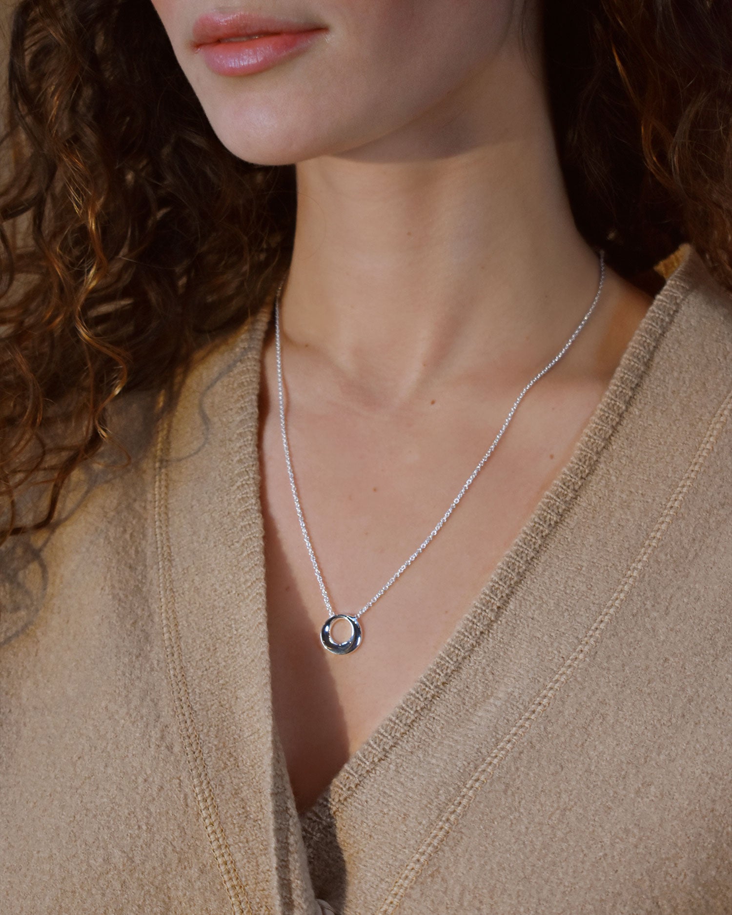 Orbit necklace silver