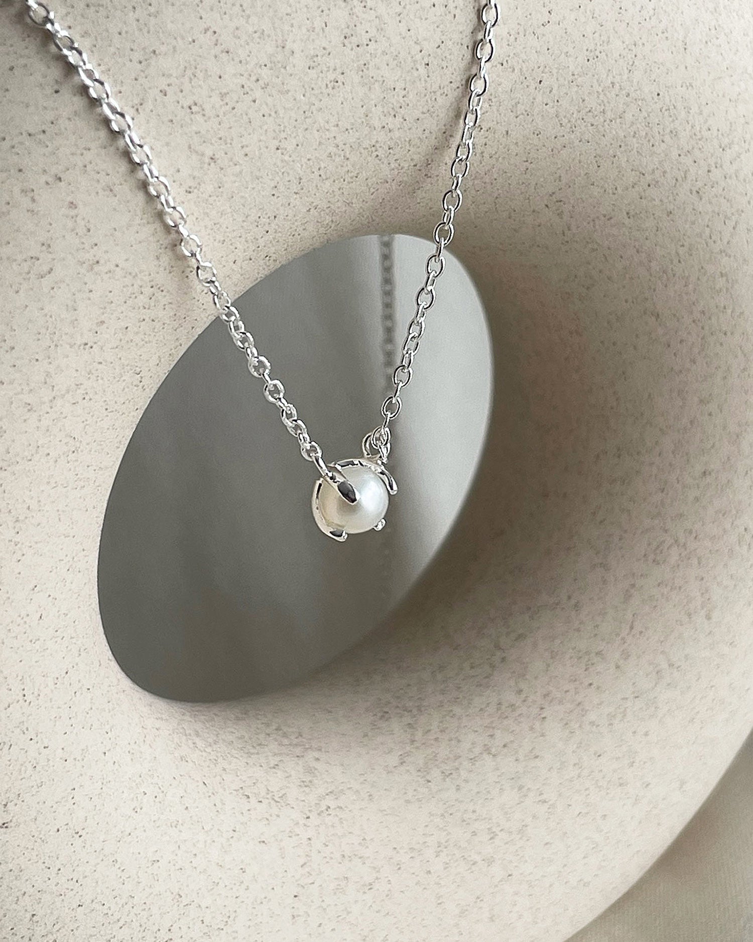 Petite Pearl necklace silver