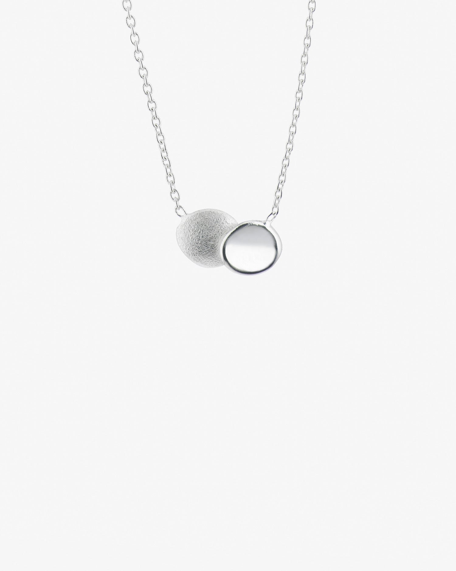 Rocky Shore medium single necklace silver