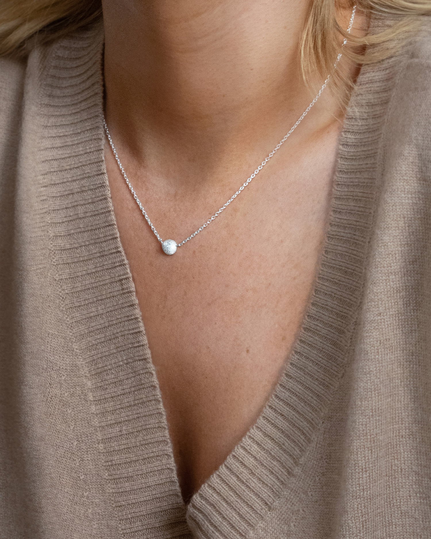 Stardust shine drop necklace silver