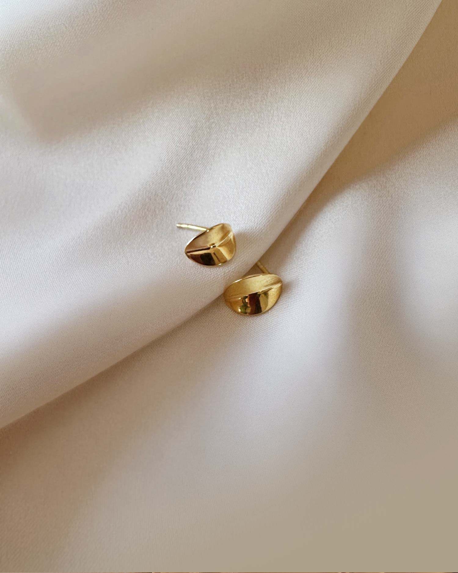 Botanica drop studs gold
