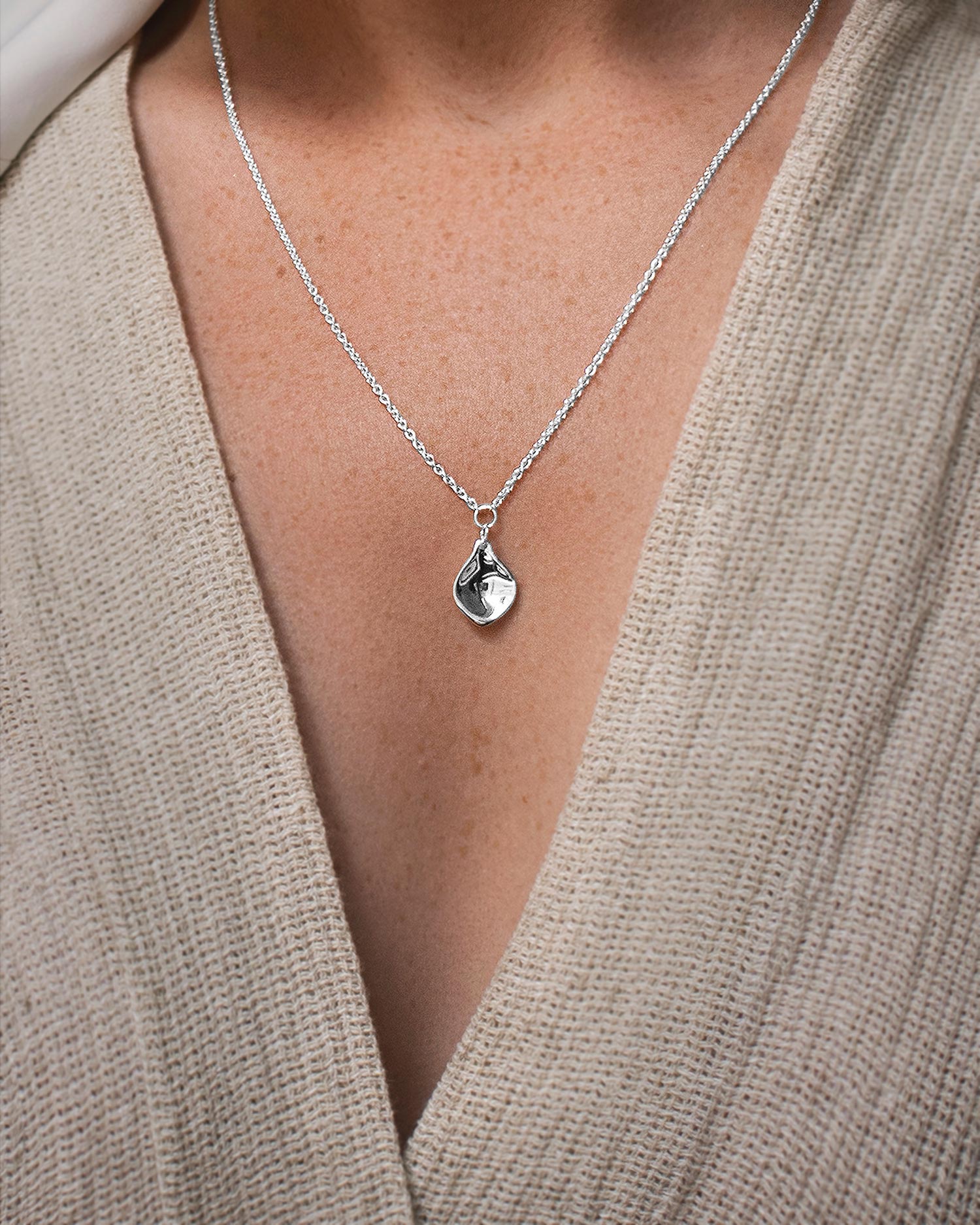 Gaias Grace single necklace silver