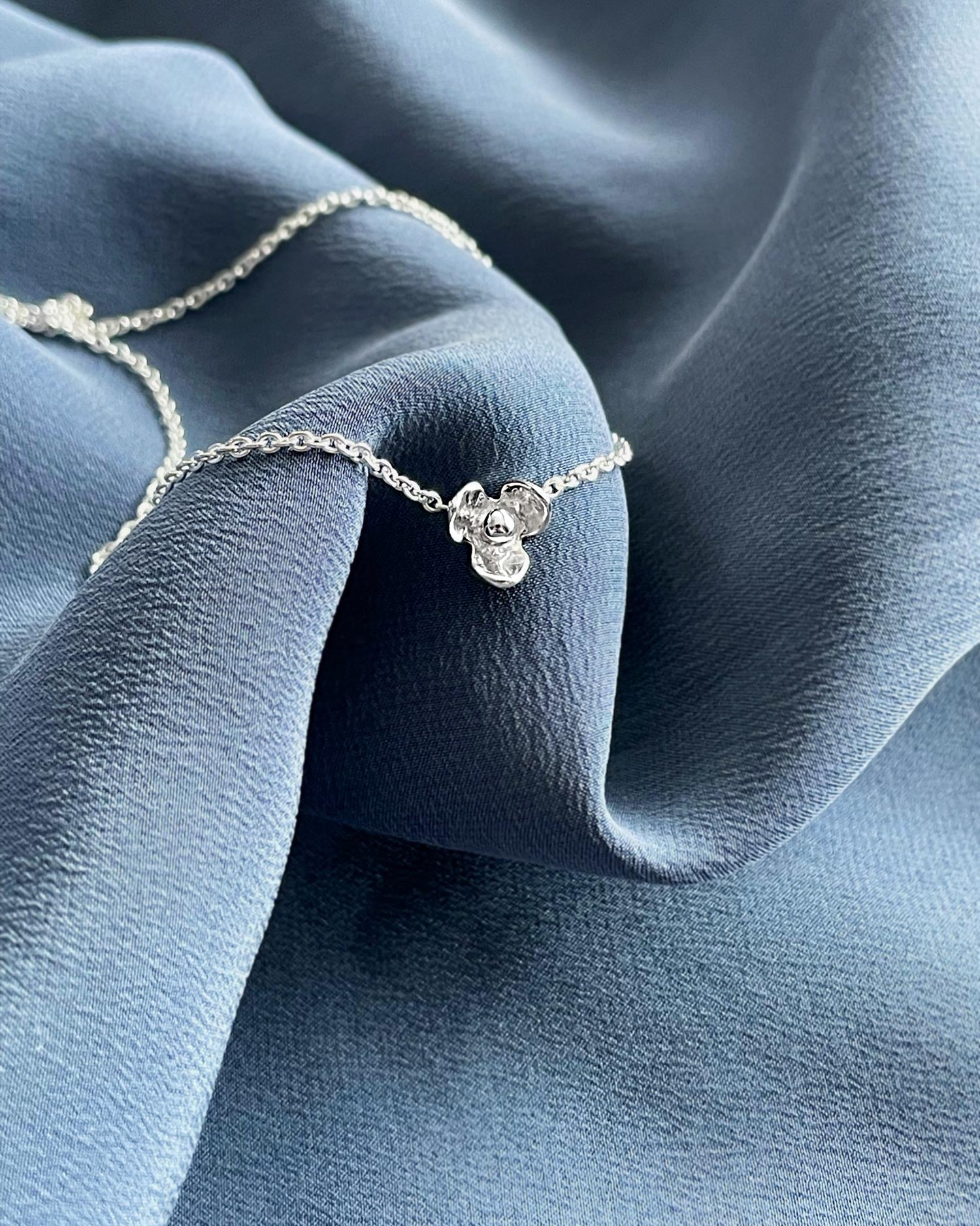 Lotus necklace silver