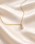 Petite Pearl single necklace gold